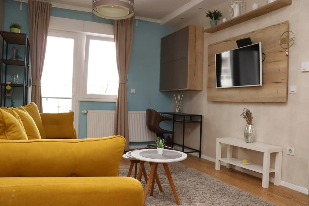 New elegant apartment with free parking and wifi