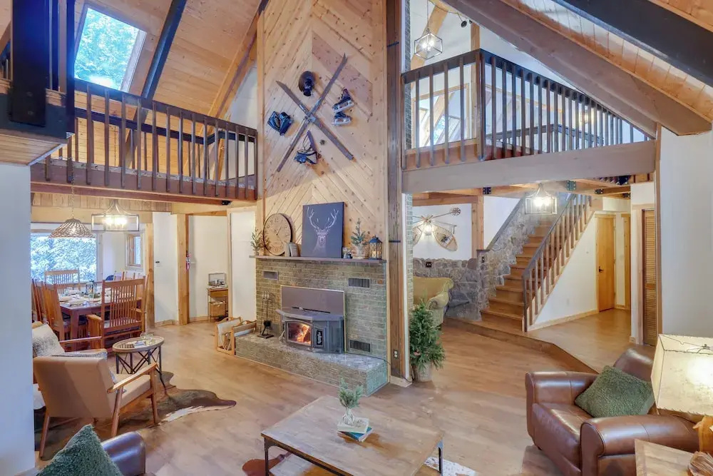 Riverside Colorado Cabin w/ Deck & Hot Tub
