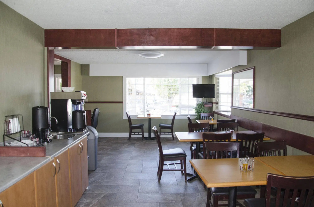 Econo Lodge Inn & Suites Kamloops