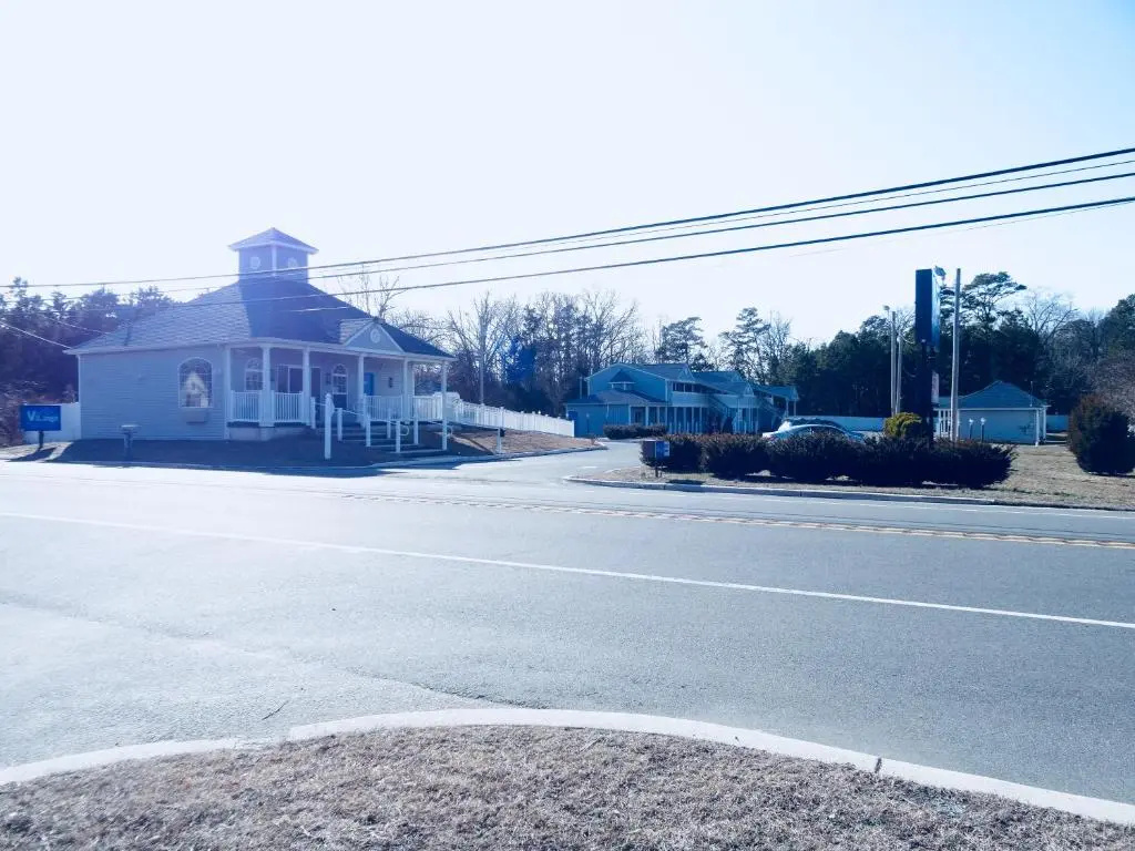 Village Inn & Suites - Smithville