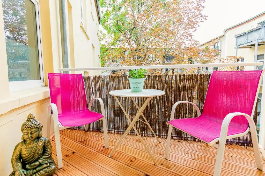 Helle Wohnung mit Balkon in grünen Innenhof - W-LAN, 4 Schlafplätze
