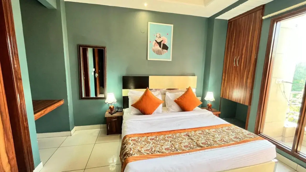 Qotel Comfort Golden Saffron Punjabi Bagh New Delhi