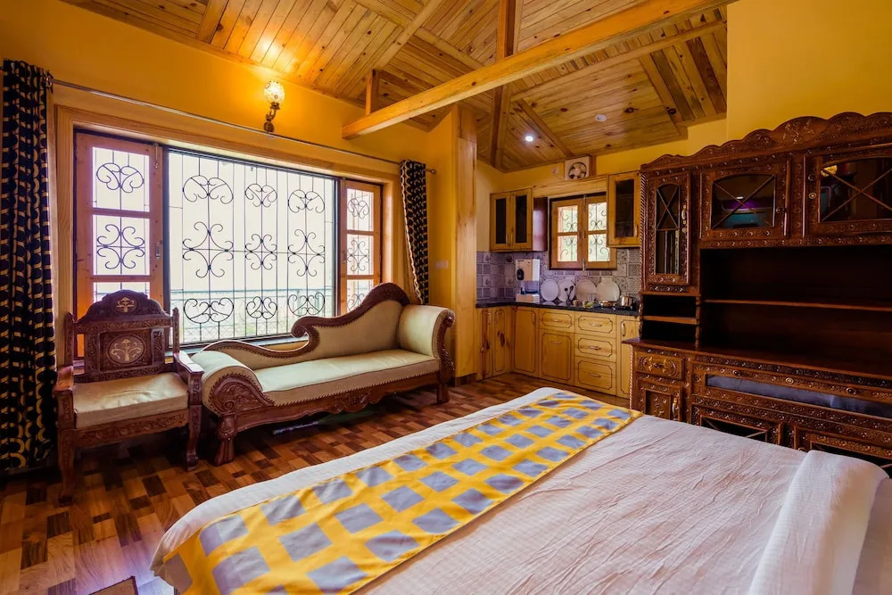 OYO 13294 Home Heritage 1BHK Clock Tower Mussoorie