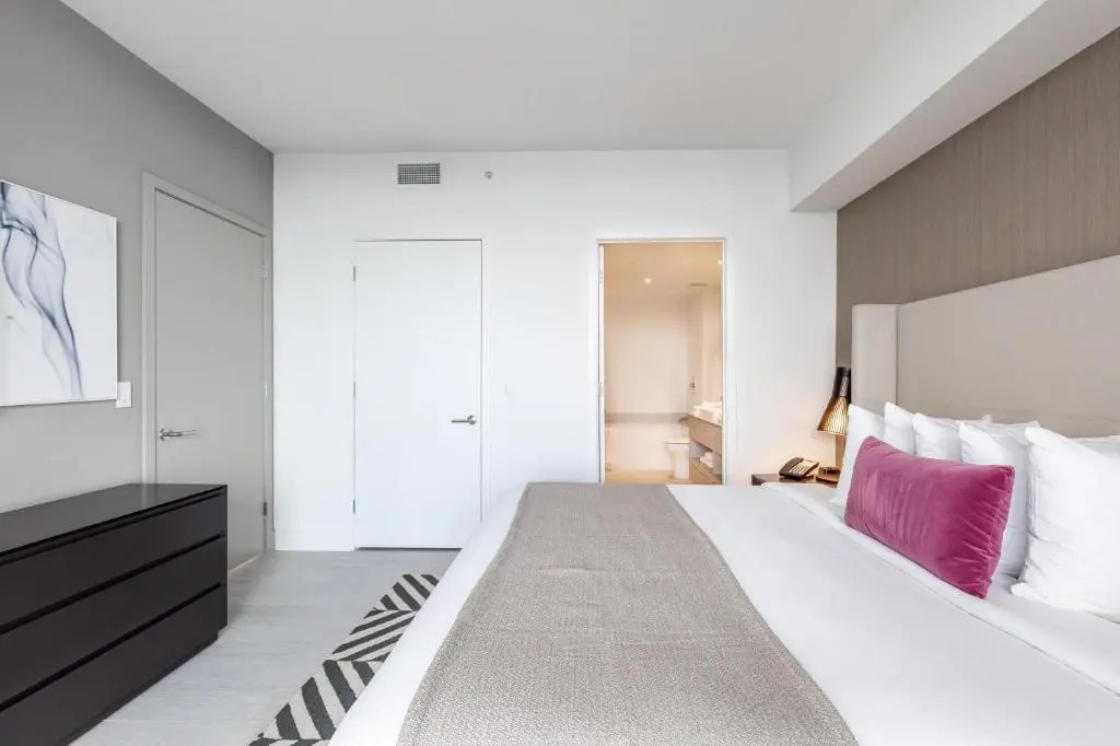 Modern 3 bedroom at Hollywood Beach Resort 28th floor