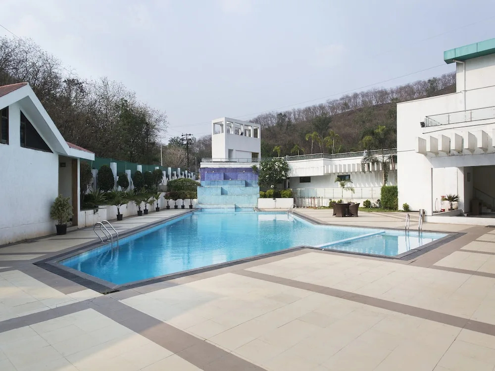 OYO 11974 Emerald Resort
