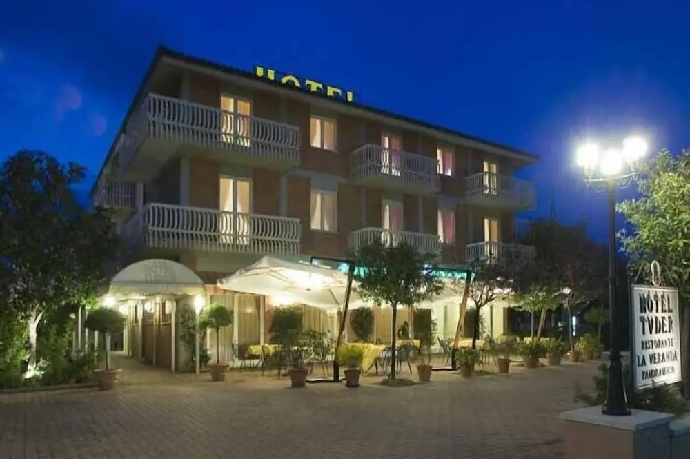 Hotel Tuder