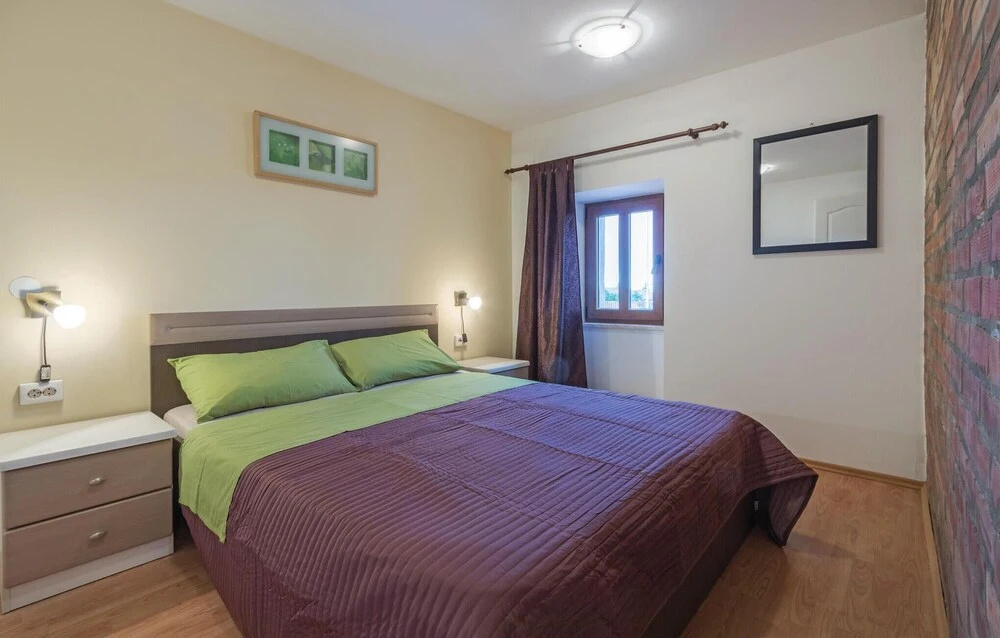 4 Bedroom Cozy Home In Liznjan