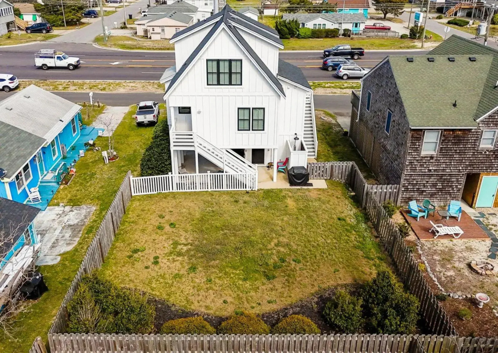 5044 La Casa Blanca 2 Min Drive to Beach