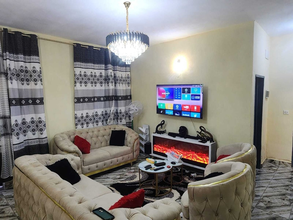 khalifa luxury guest house mbalgong