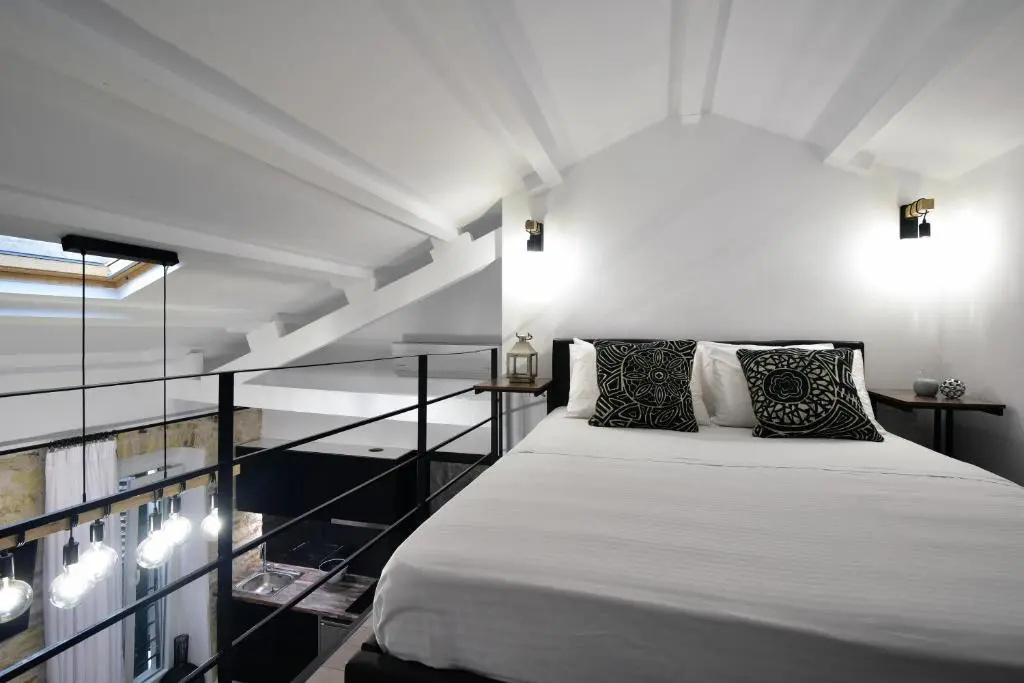 Queen 4 Apartment in the Heart of the Corfu Historical Old Town Center