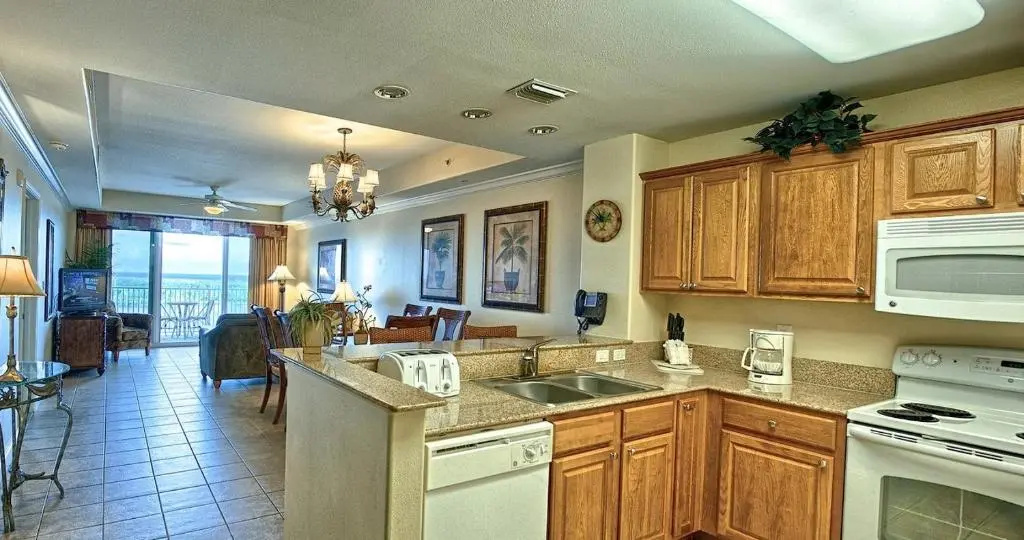 Penthouse Close to Disney area and Malls water view