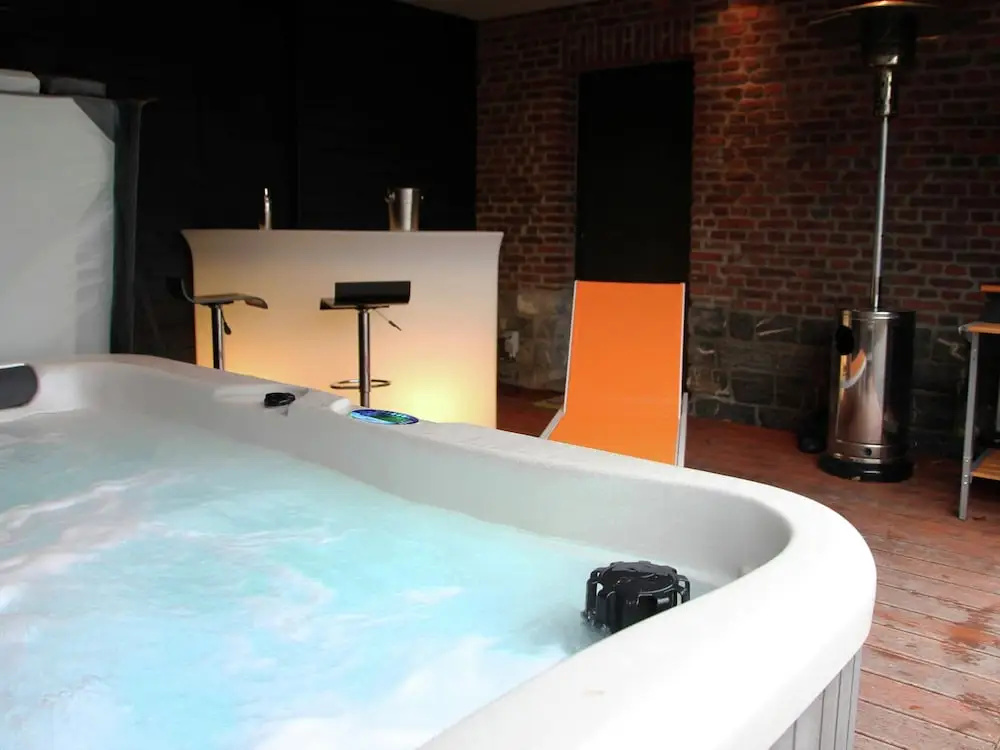 Marche Farmhouse with Hot Tub