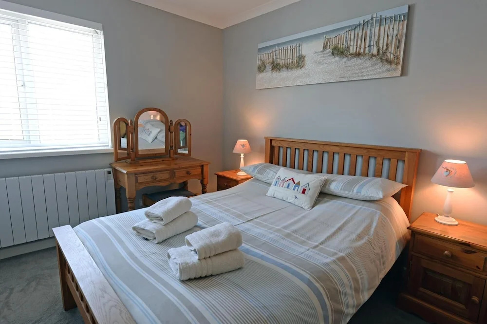 Sea Urchins Apartment - Sea Front Apartment With Views Pet Friendly
