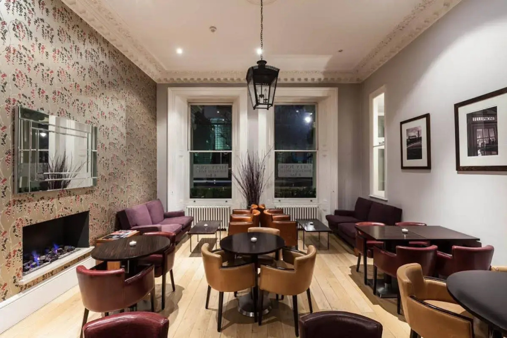 54 Queen's Gate Hotel