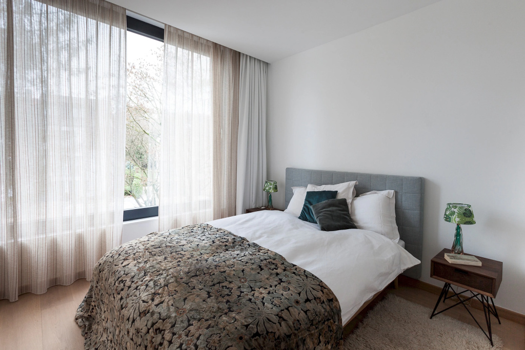 Unit 3 - Modern Smart Home Triplex Private Garden & Parking