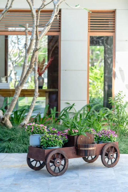 Enjoy A Luxurious 5 Bedroom Villa