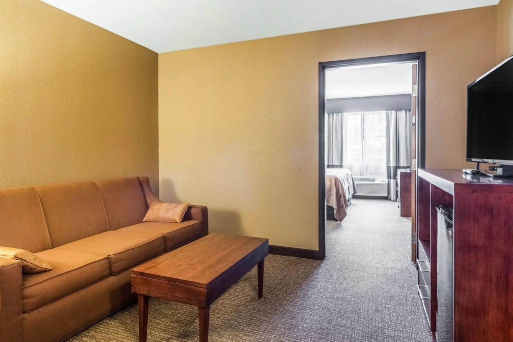 Quality Inn & Suites Salem Area