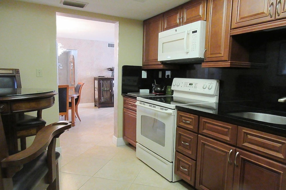 Creciente 313N by RedAwning