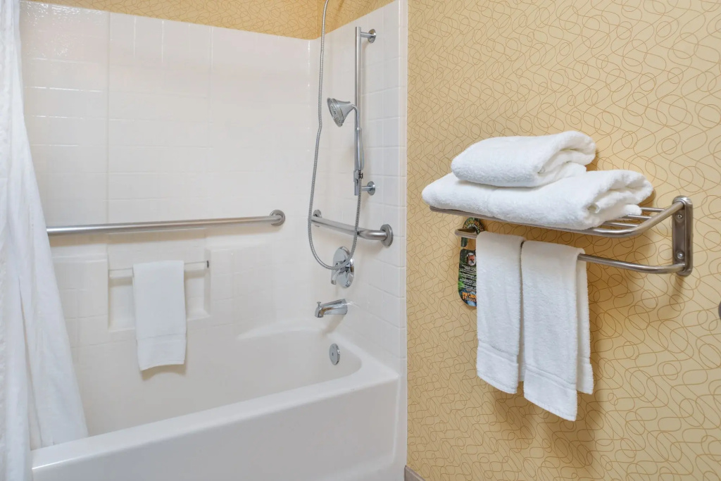Holiday Inn Express Hotel & Suites Portland - Jantzen Beach by IHG
