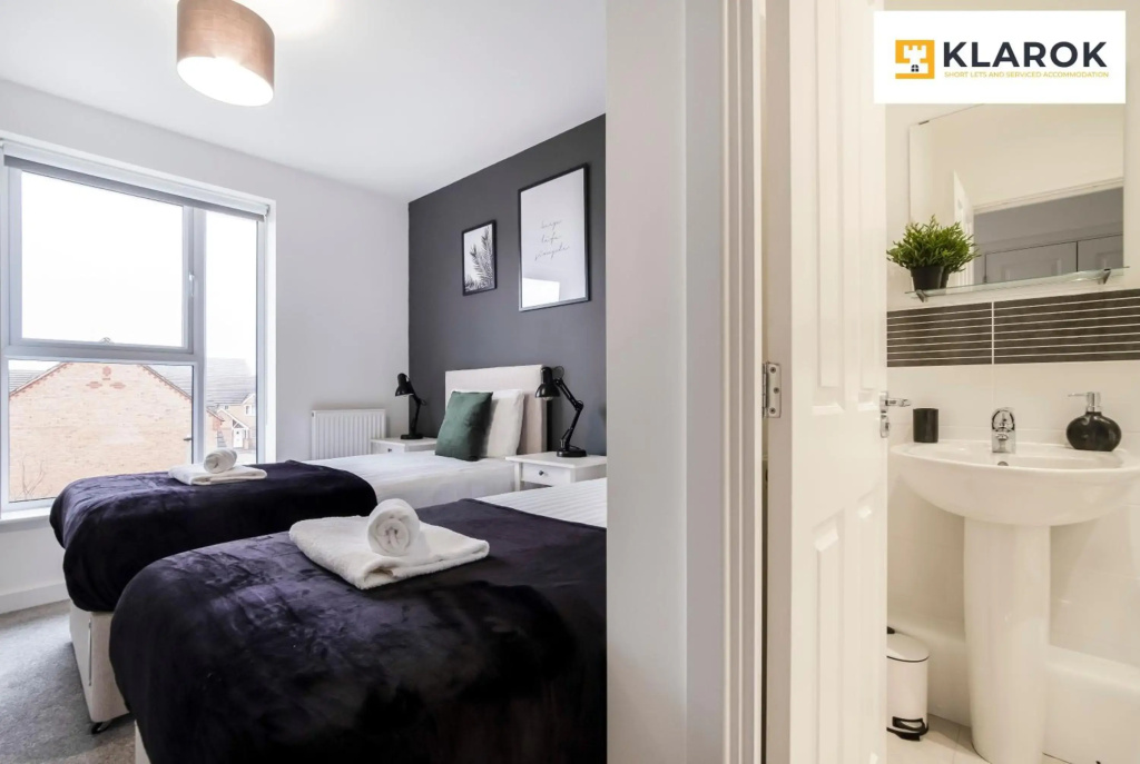 LONG STAYS 20pct OFF - Superb Central 2Bed Apt with Parking By Klarok Short Lets & Serviced Accommodation
