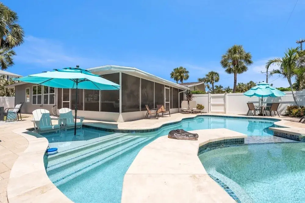 Coral Beach 3 Bedroom Home by RedAwning
