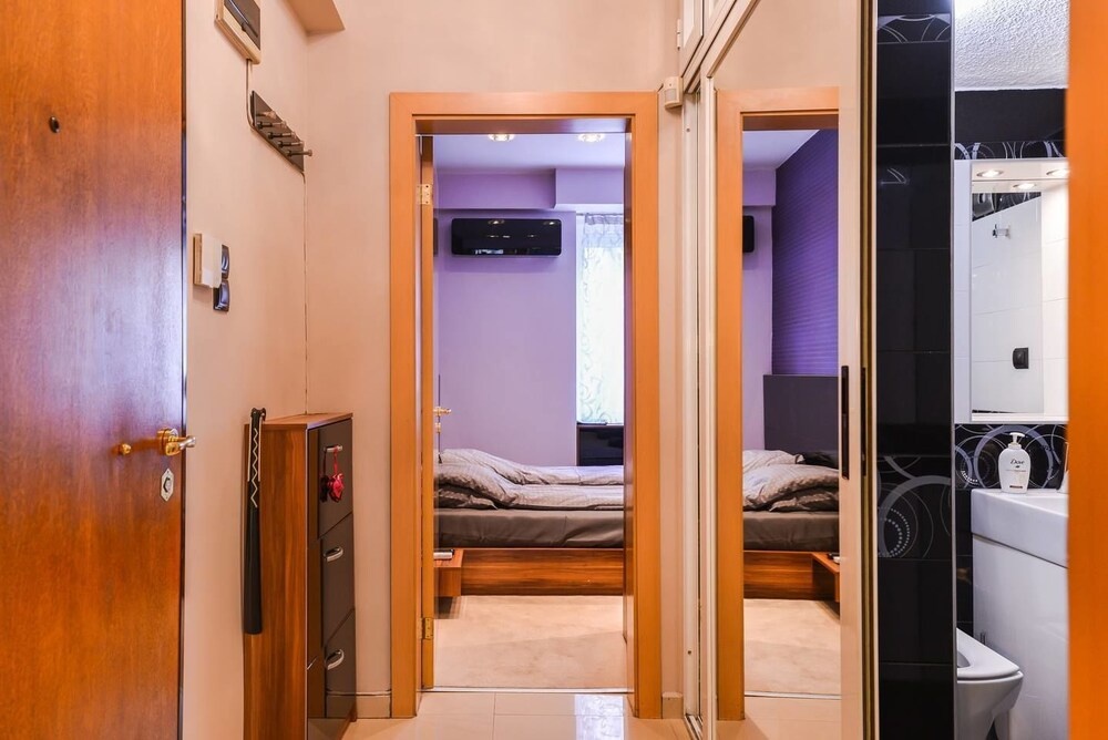 FM Deluxe 1-BDR Apartment - Extravaganzzo