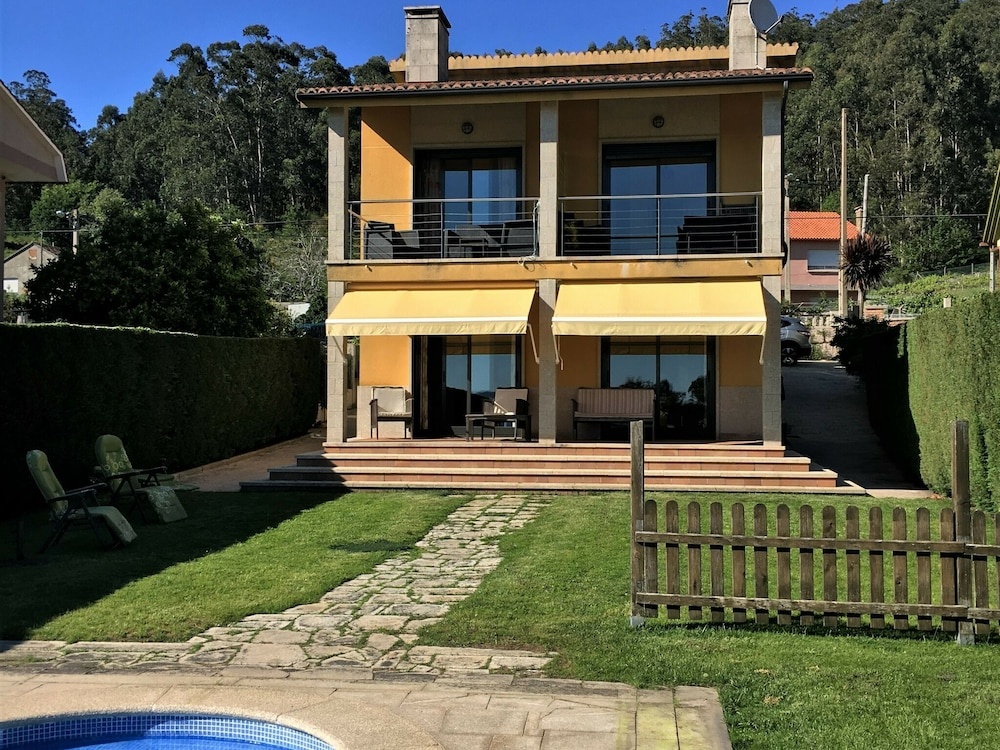 Spacious Villa in Galicia With Swimming Pool
