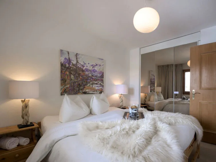 Apartment Chesa Ludains 8 by Interhome