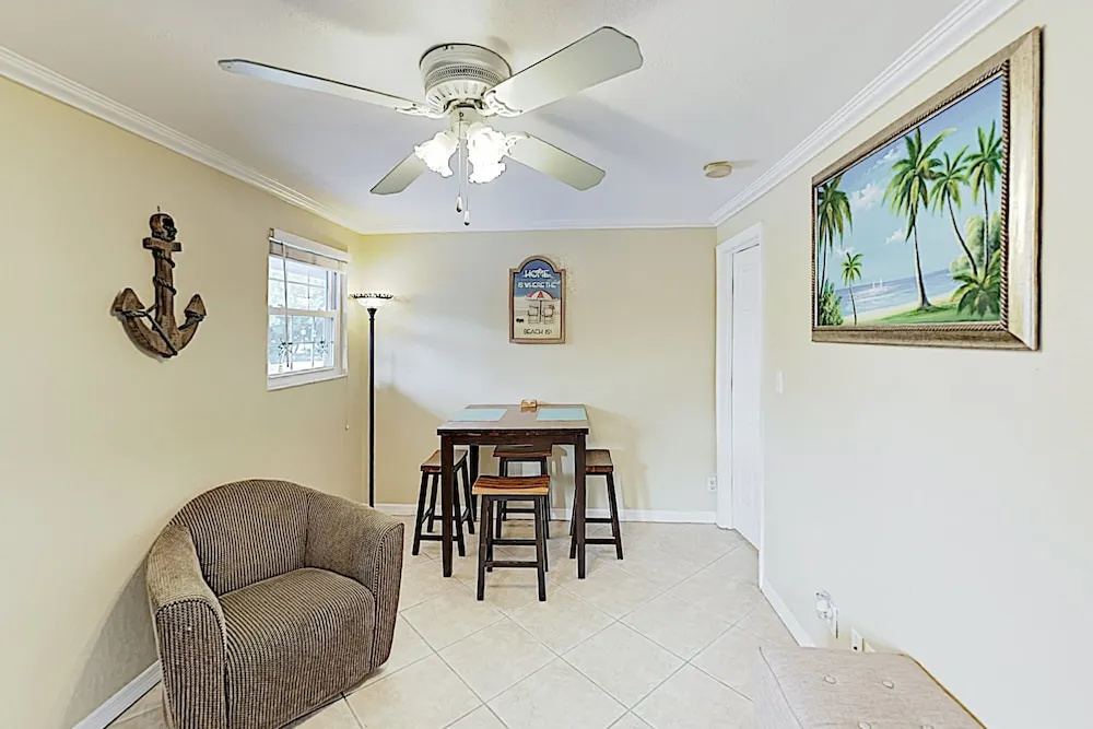 New Listing! All-suite - Steps To Beach 2 Bedroom Apts