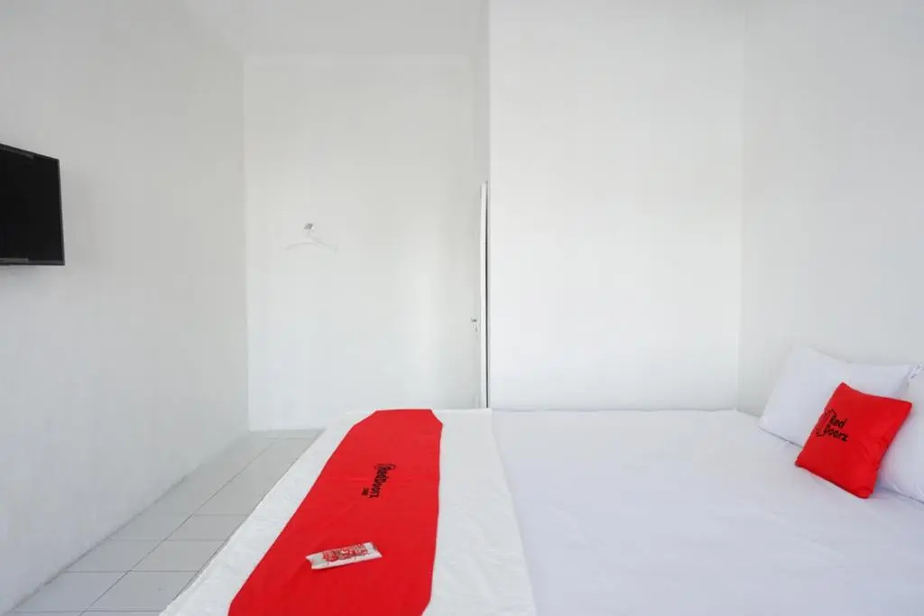 RedDoorz Plus near UMS Solo