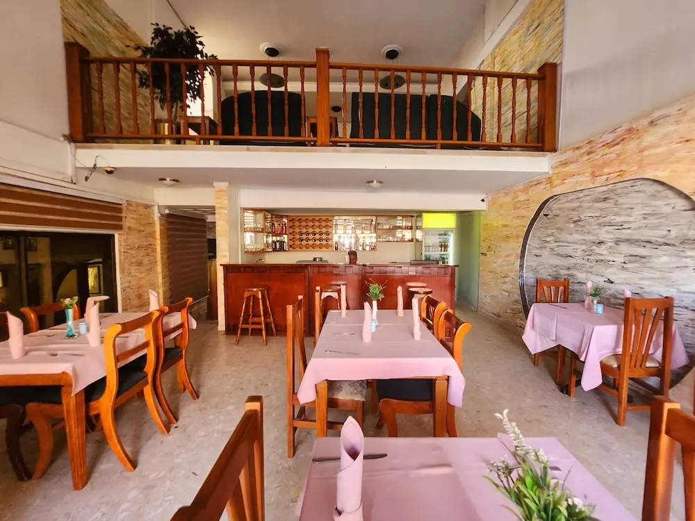 Sam's Cottage Hotel