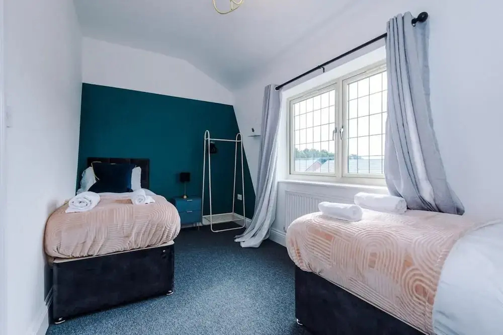 Lovely 4 Bed Litherland Apartment