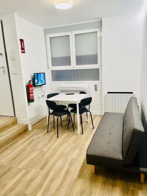 Bernabeu/ C.Universitaria Apartments