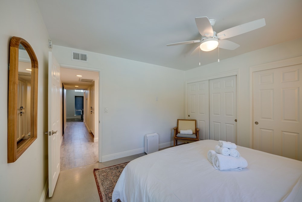 Bakersfield Oasis: Private Pool, Hot Tub & Patio!