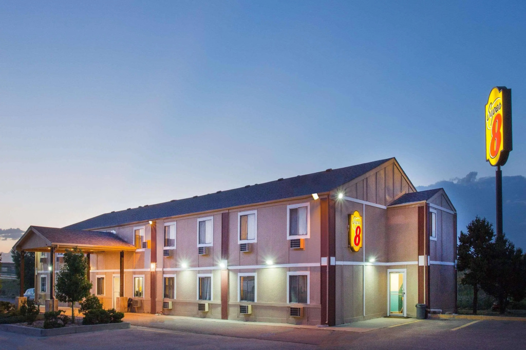 Super 8 By Wyndham Limon