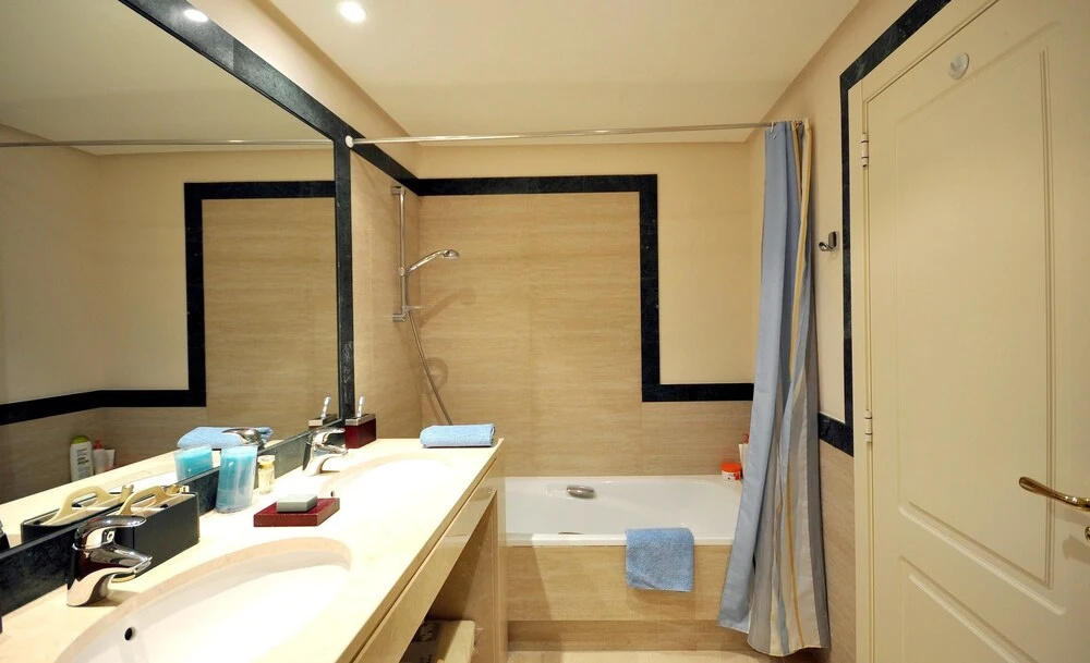 Apartment With 2 Bedrooms in Benahavís, With Wonderful Mountain View,