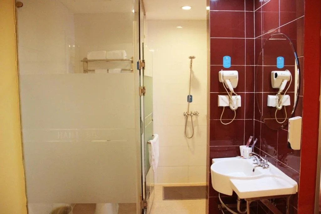 Hanting Express Ruili Ruihong Road
