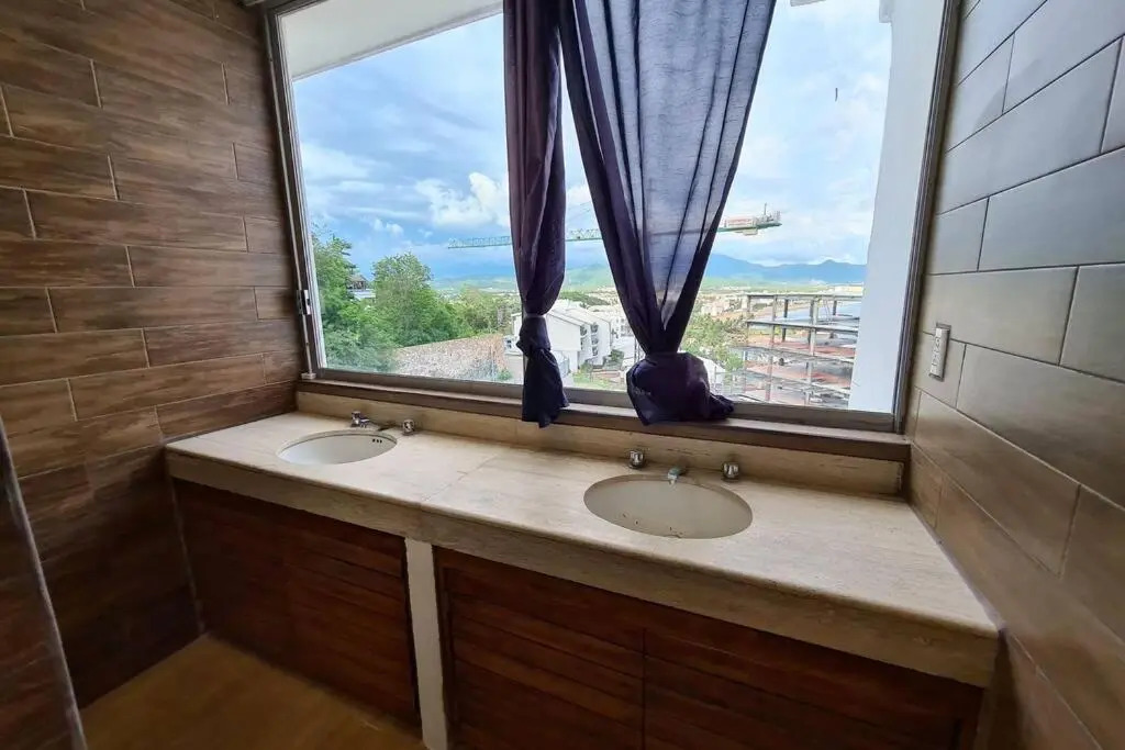 63 Peninsula del Capitan