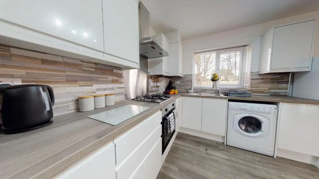 SRK Serviced Accommodation, 2 Bedroom Private Apartment, Business, Leisure, Contractors