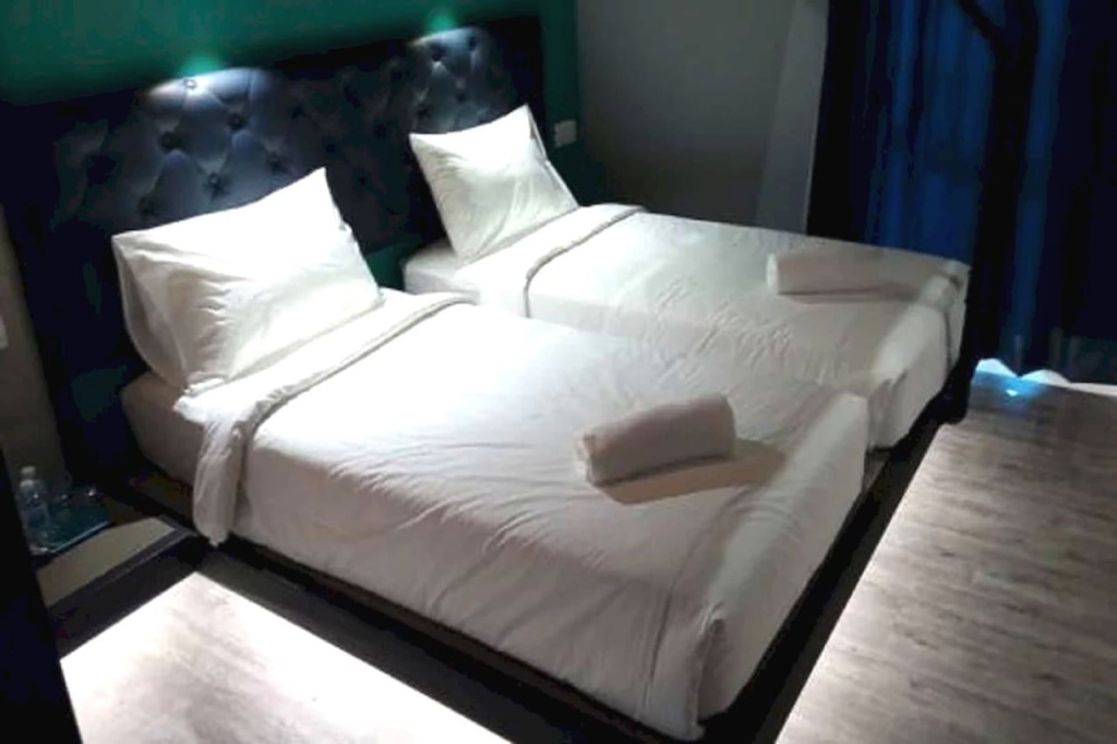 Tube Hotel