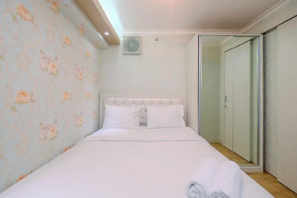 Cozy Stay 2BR Bassura City Apartment
