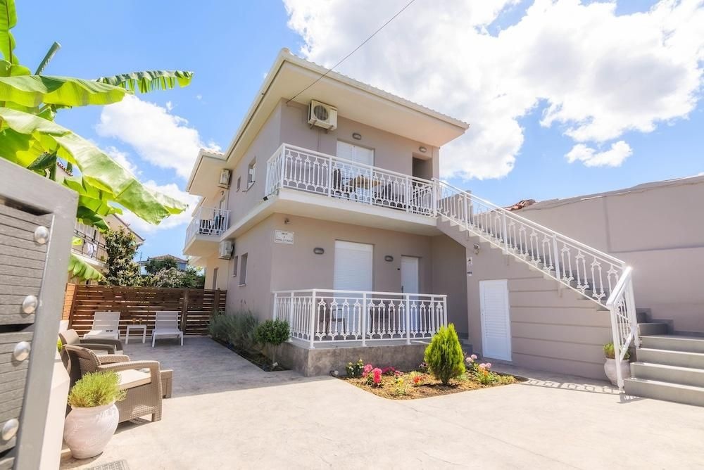 Nikos & Maria Studios