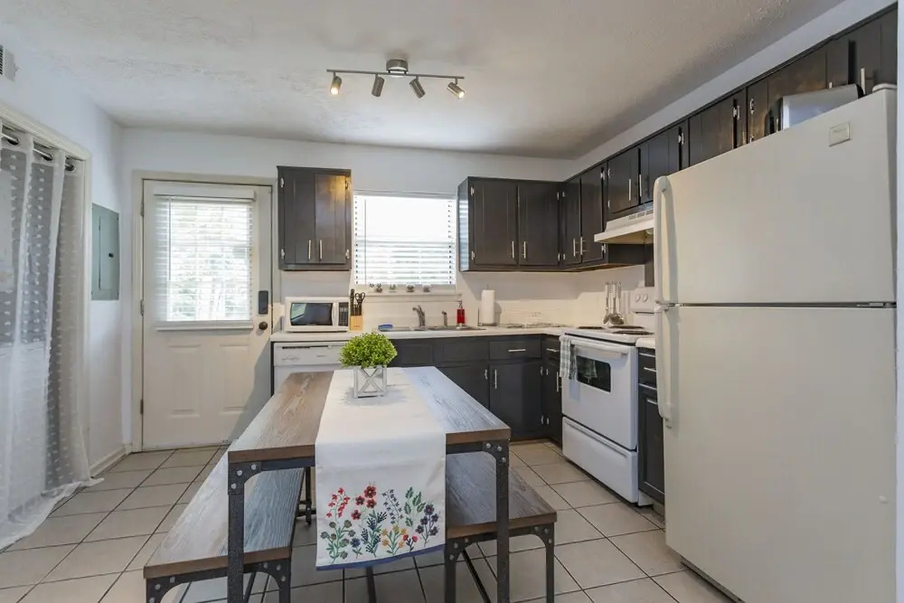 Cozy 2BD Nashville Home Close to Restaurants
