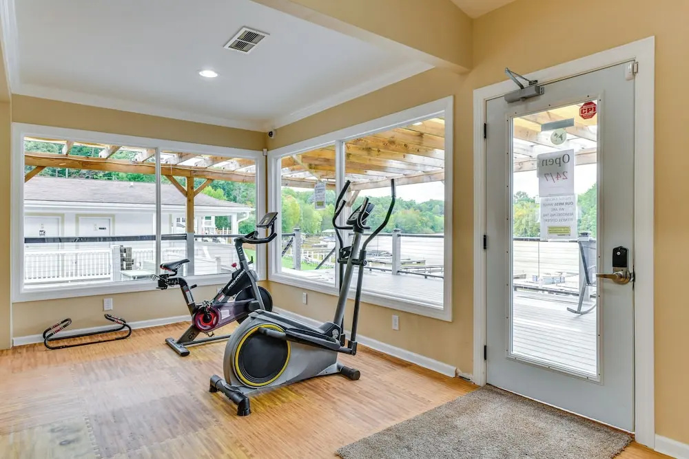 Lake Norman Getaway w/ Pool Access + Kayaking!
