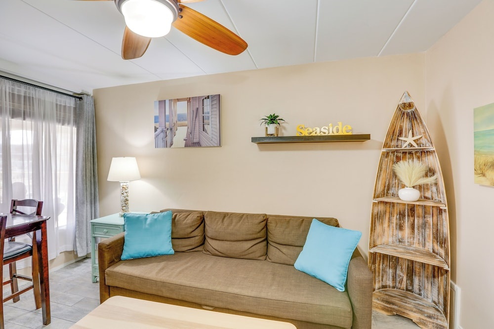 Wildwood Condo w/ Community Pool: Walk to Beach!