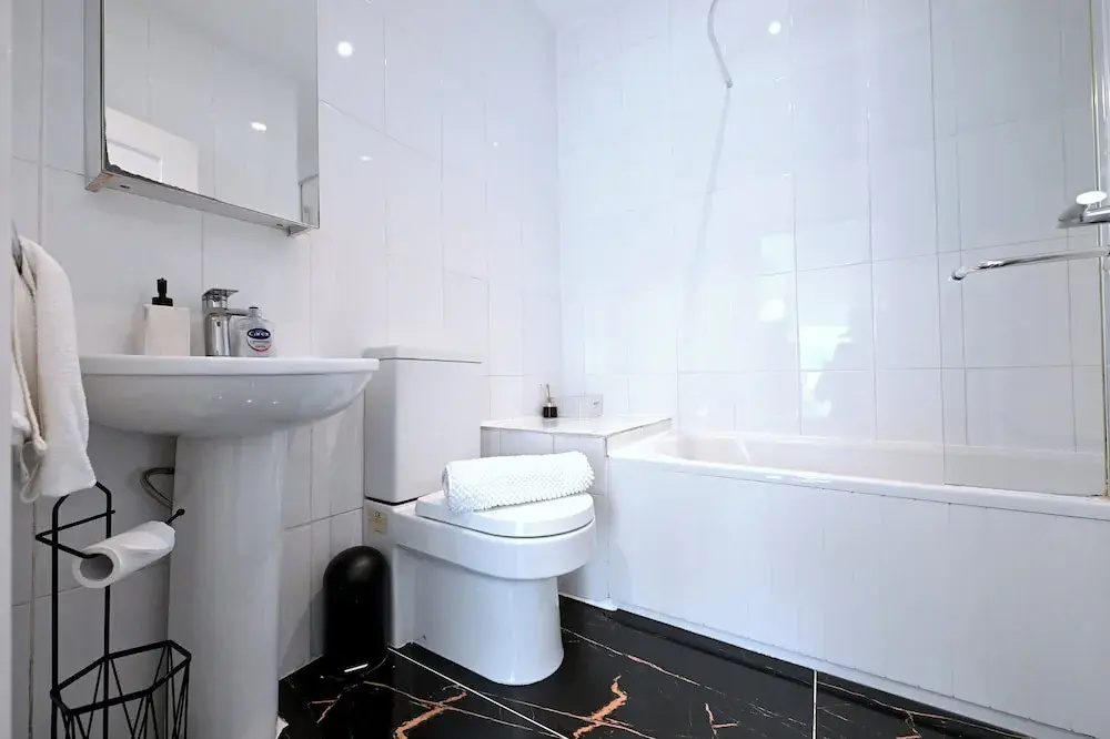 Close to Tube - Free Parking - Pet Friendly