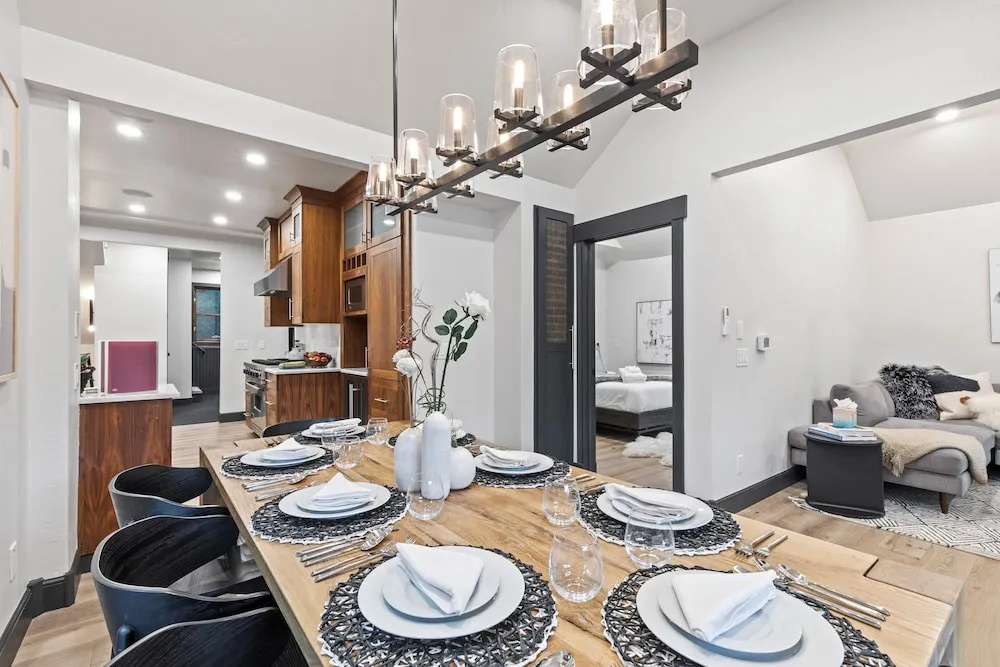 909 Park Ave 5 Bedroom Home by RedAwning