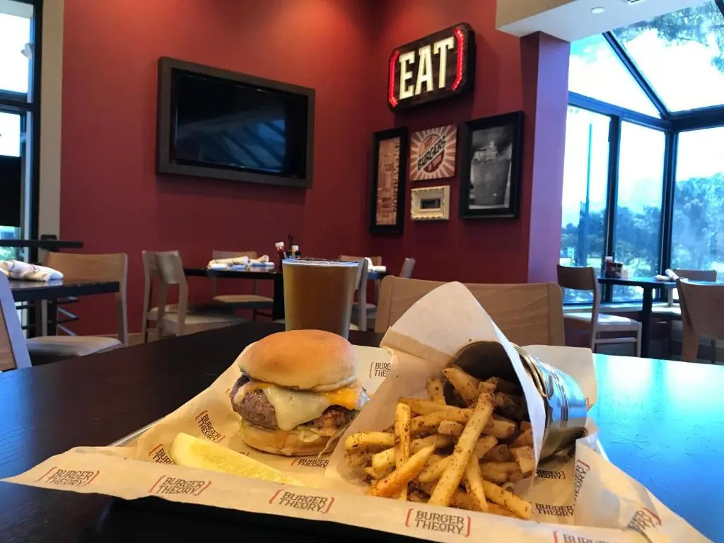 Holiday Inn & Suites Chicago-Carol Stream Wheaton by IHG