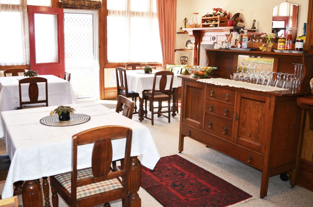 Braemar House B&B and YHA Hostel