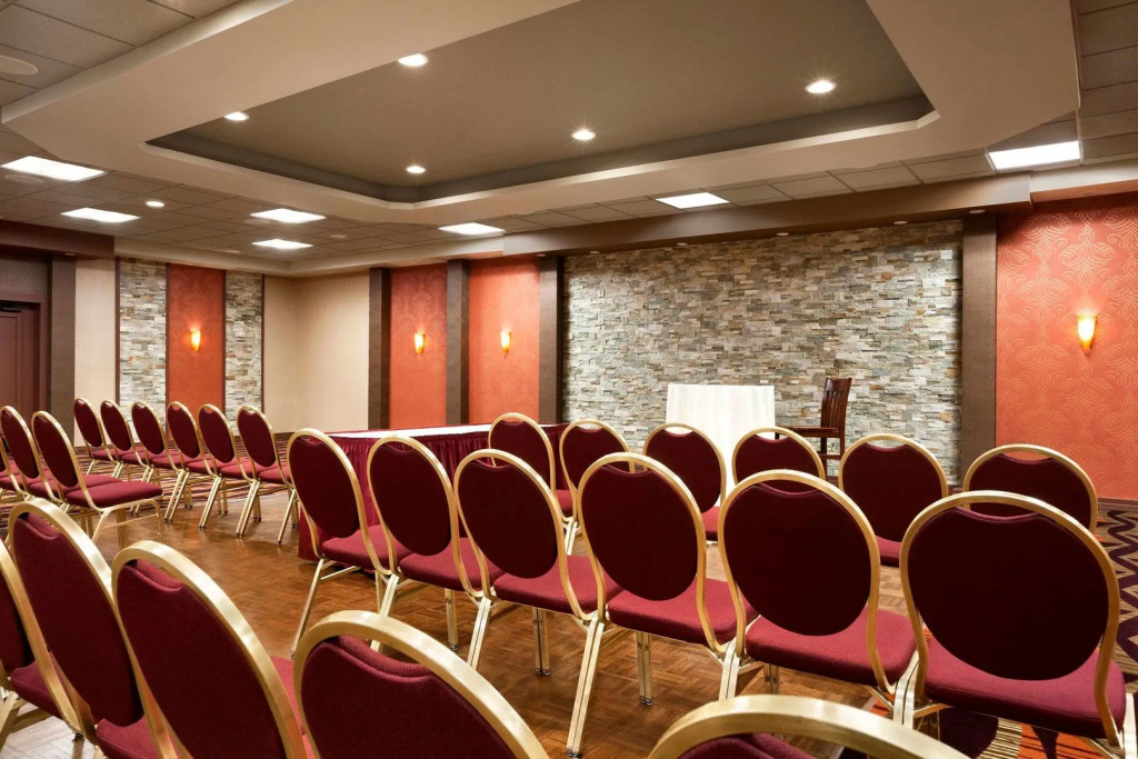 Holiday Inn Newark International Airport